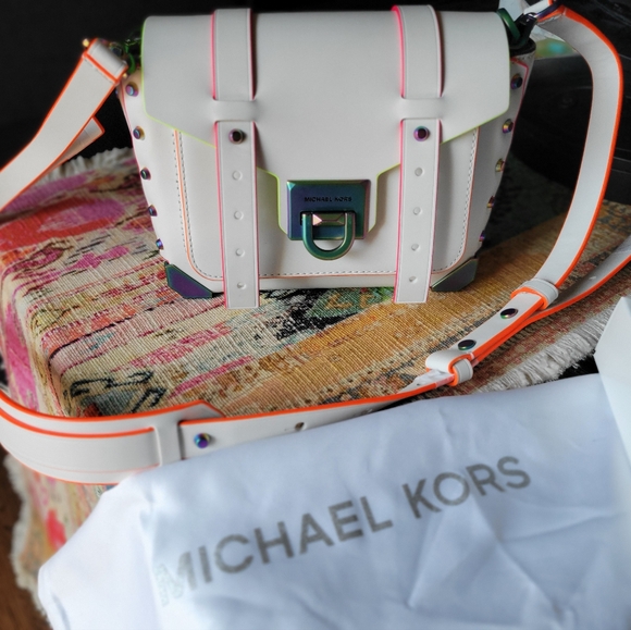 NWT Michael Kors White Crossbody Messenger Bag with leather solutions - Picture 13 of 14